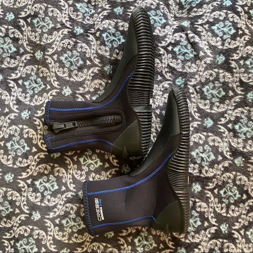 Water shoes size 7 Cress